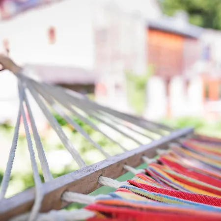 Côté Cour, Côté Source D'hôtes 3*