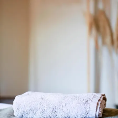 Côté Cour, Côté Source D'hôtes 3*